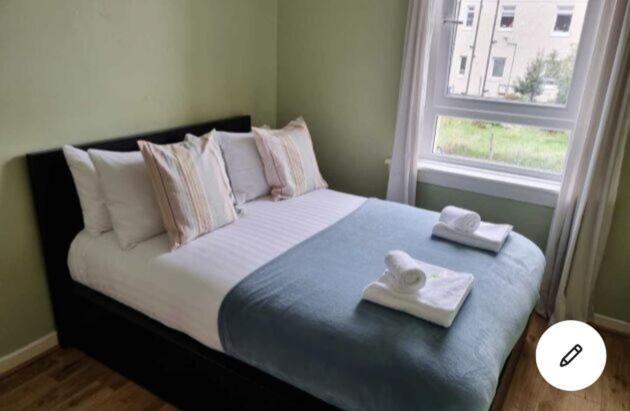 Pass The Keys Cozy Two Bed Flat Near Glasgow Airport & Paisley Ngoại thất bức ảnh